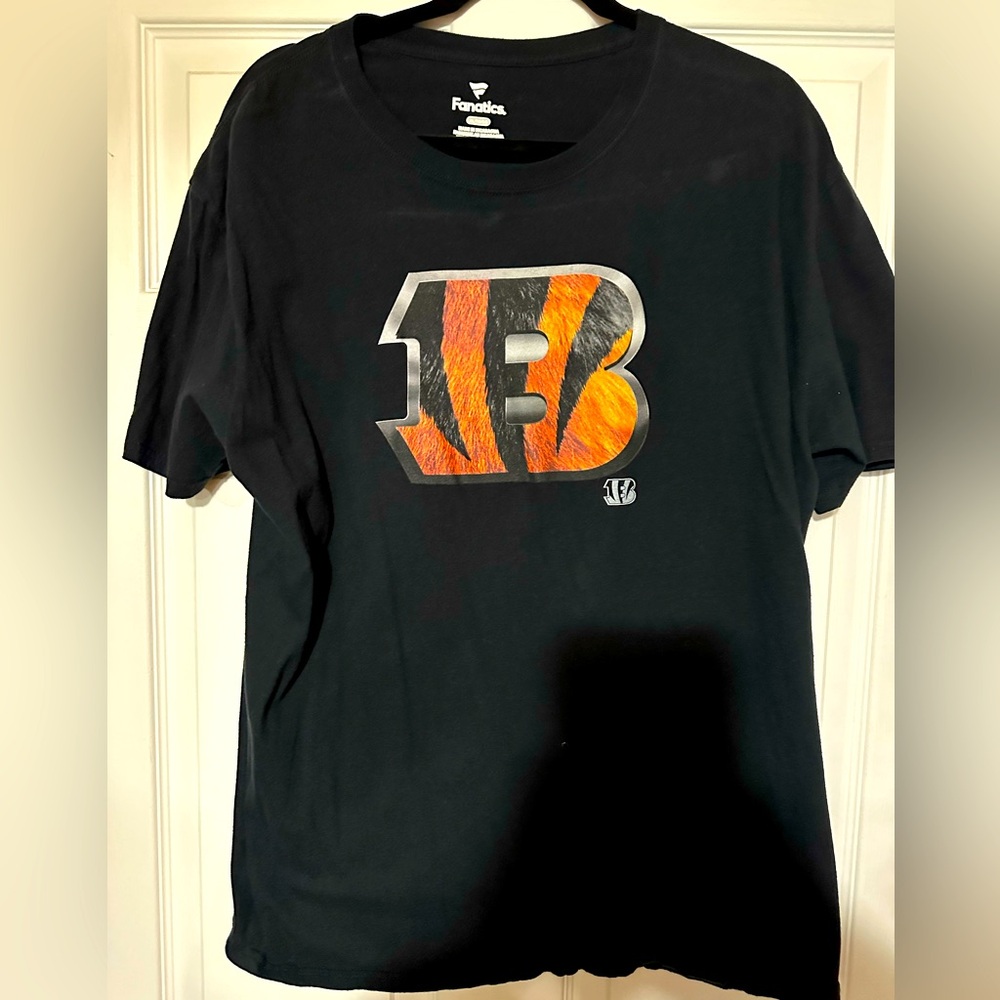 XL Bengals t-shirt by Fanatics, like new.